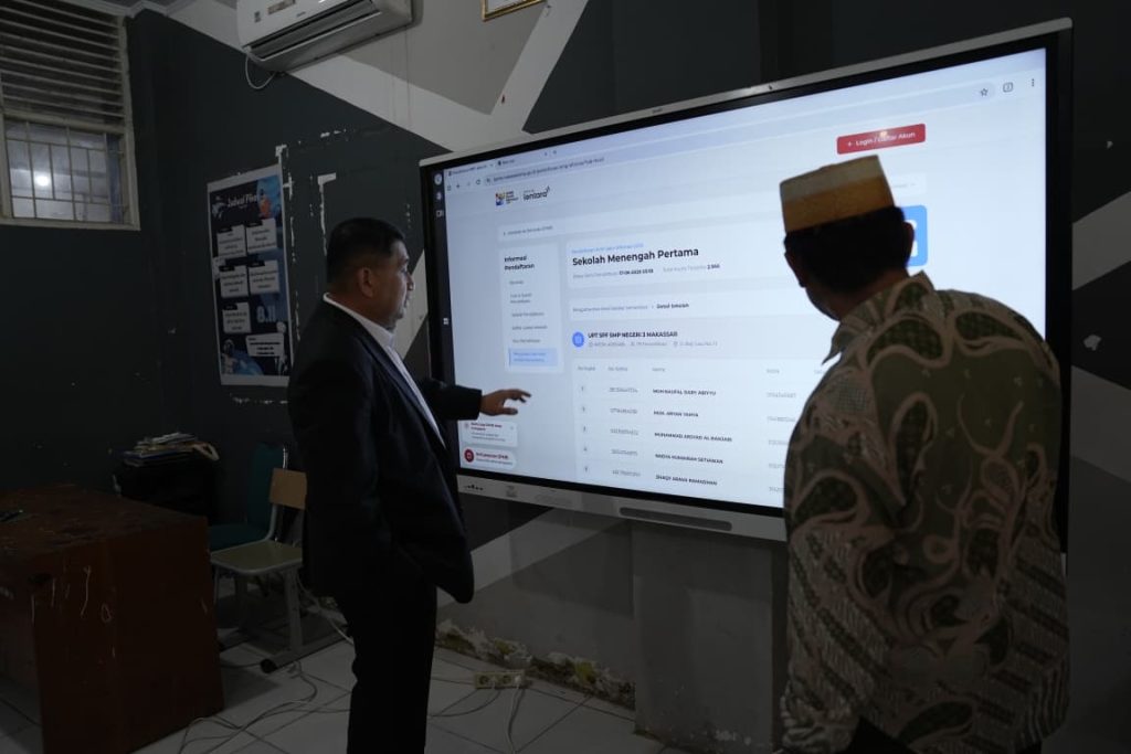 Pantau Verifikasi SPMB 2026, Wali Kota Munafri Tegaskan Tak Ada Ruang untuk Titipan dan Calo