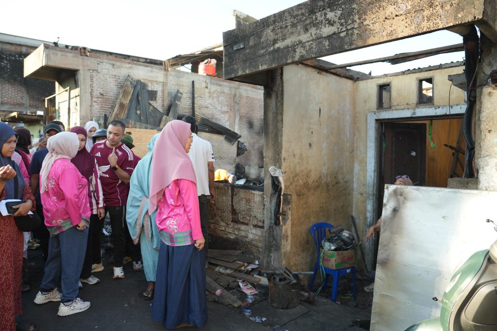 Peduli Sesama, TP PKK Makassar Salurkan Bantuan untuk Warga Terdampak Kebakaran