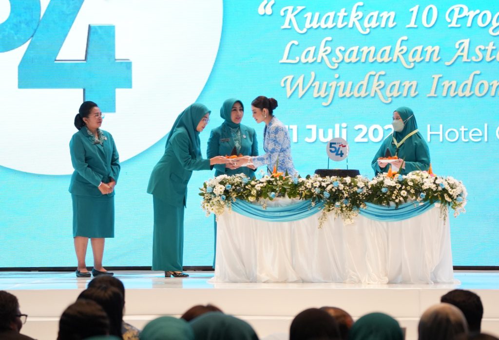 Ketua TP PKK Kota Makassar Hadiri Puncak Peringatan HKG PKK Nasional ke-54, Tegaskan Komitmen Perkuat Gerakan PKK