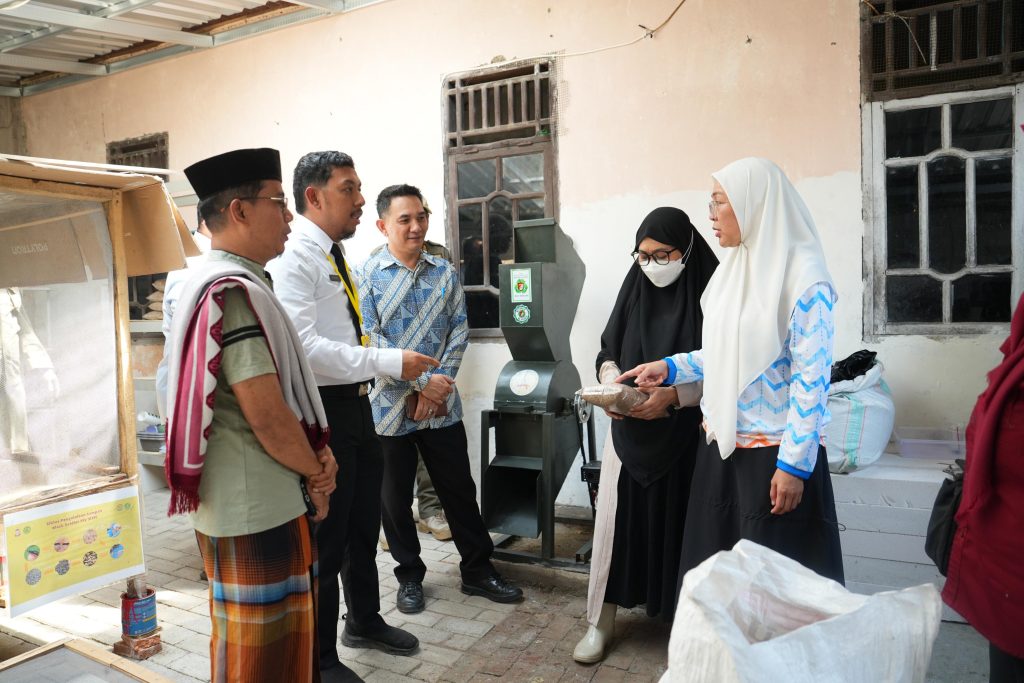 Melinda Aksa Apresiasi Warga Sulap Rumah Menjadi Pusat Pengolahan Sampah Organik