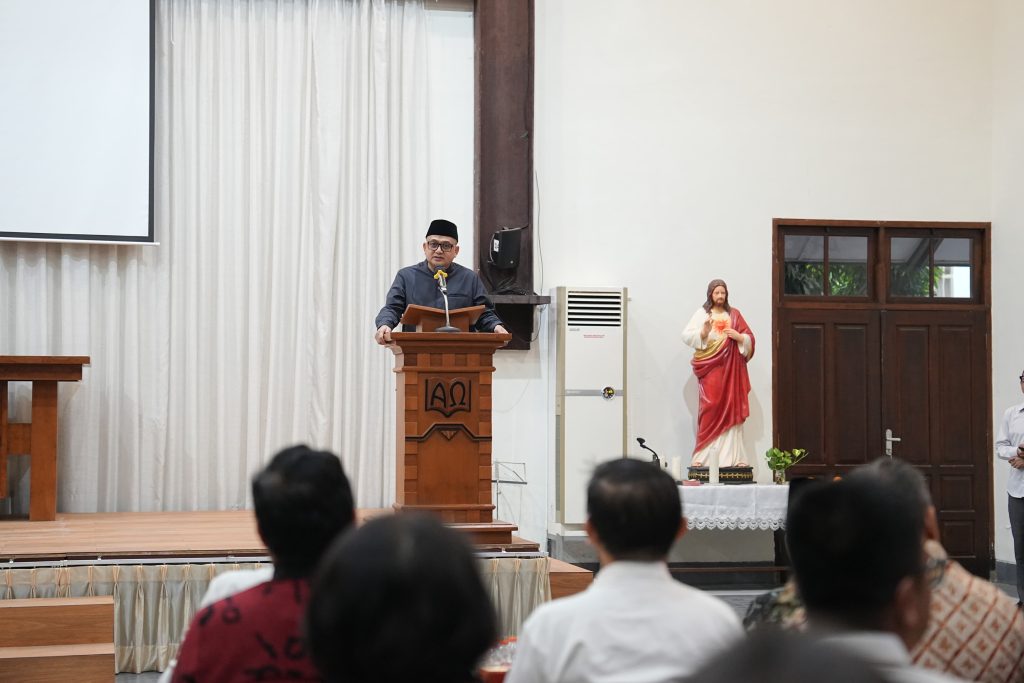 Resmi dikukuhkan, Wali Kota Makassar Munafri Dorong FKLA Hadirkan Aksi Kemanusiaan Tanpa Sekat Agama