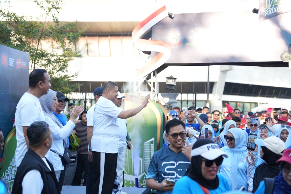 Minggu Pagi, Appi Lepas Ribuan Peserta PPNI Fun Run dan Jalan Sehat Gerakan Koperasi di Makassar