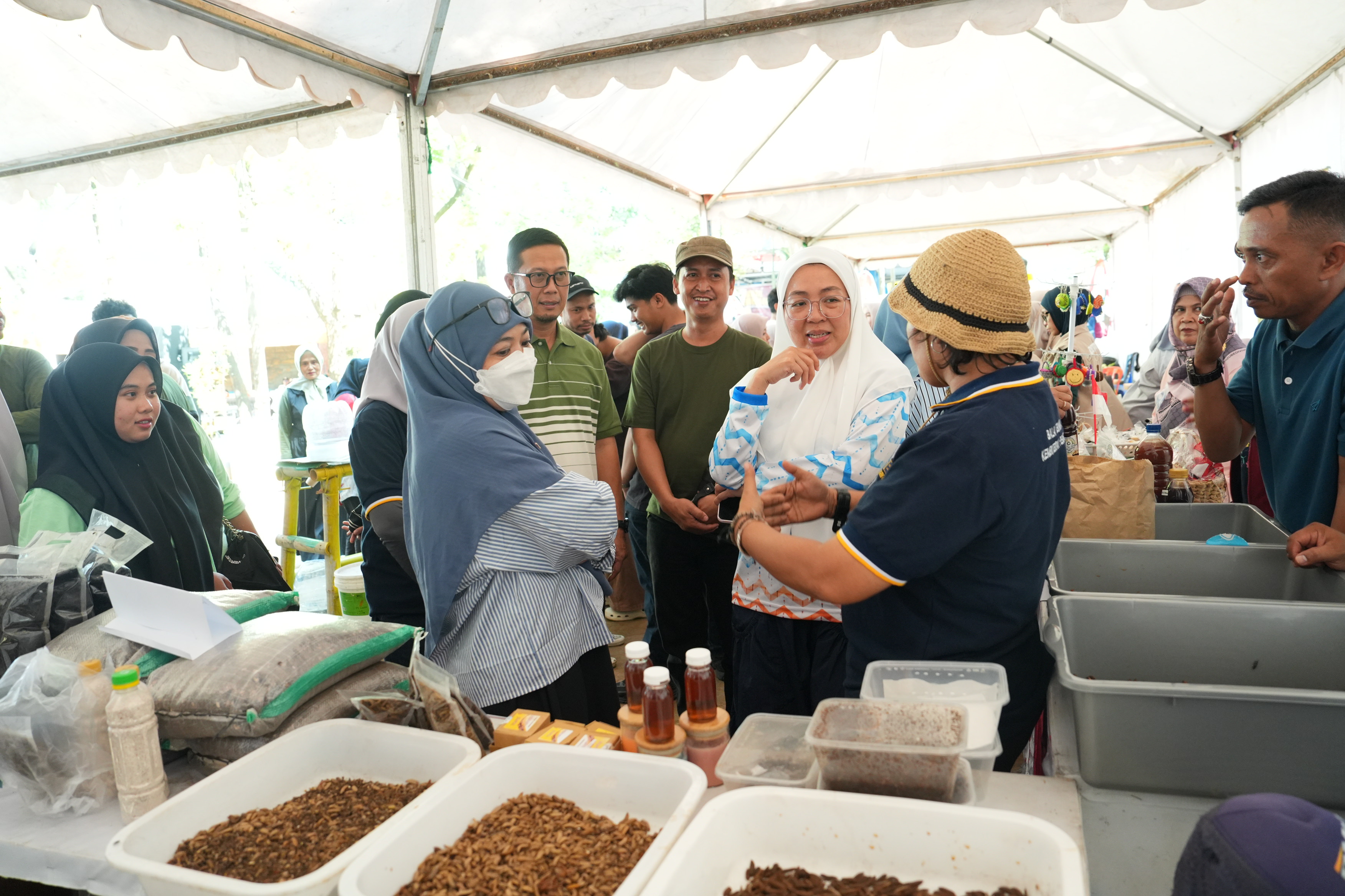 Jelajah Sampah Tamalanrea, Melinda Aksa Dorong Aksi Nyata dari Lingkungan hingga Bank Sampah