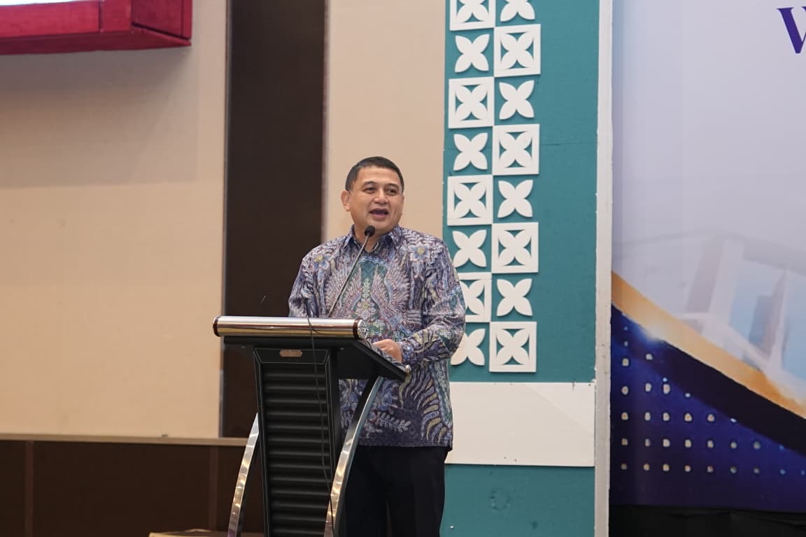 Titip Pesan ke Wisudawan STIM-LPI, Appi: Jaga Integritas dan Nama Baik Almamater